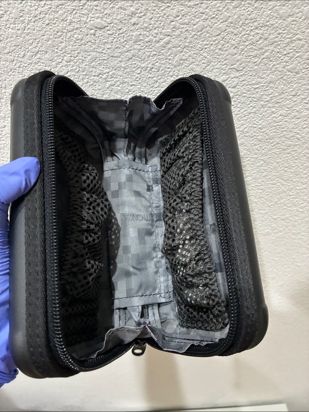 RIMOWA Black Ribbed Hard-Shell Pouch - Picture 4 of 4
